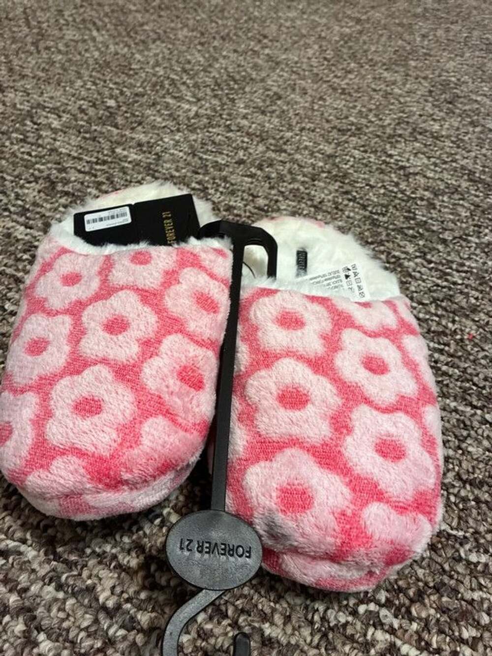 Women’s nwt large pink floral fuzzy slippers